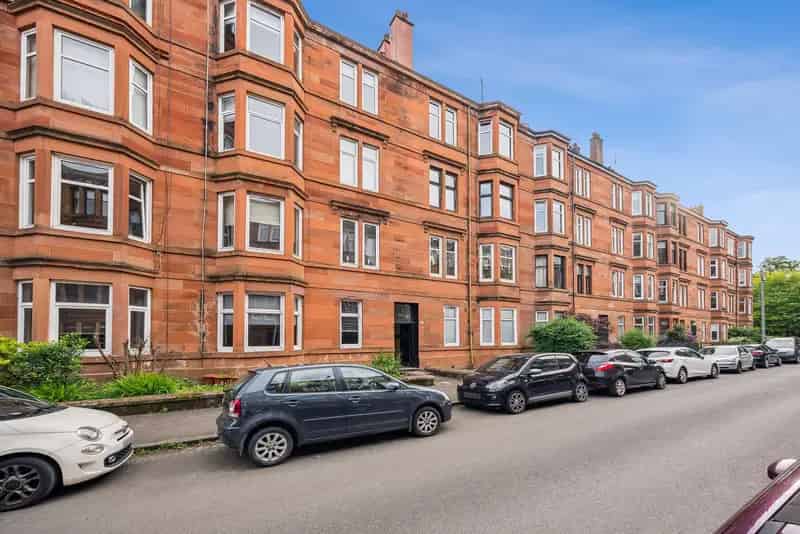 2-Bedroom Tenement Apartment in Battlefield Glasgow