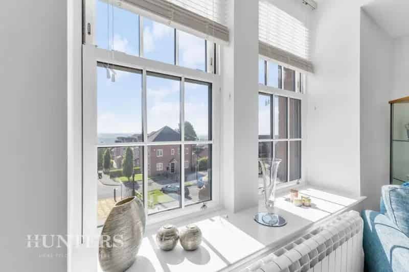 2 Bed Flat for Sale - Clock Tower Location