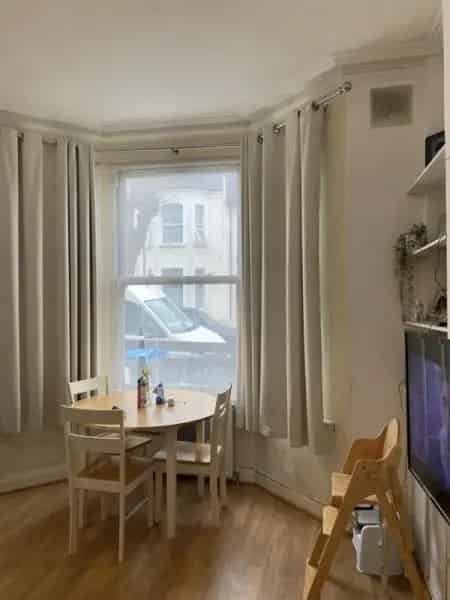 Spacious Ground Floor Flat with Private Garden