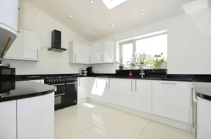 5 Bedroom Detached House in Caddington