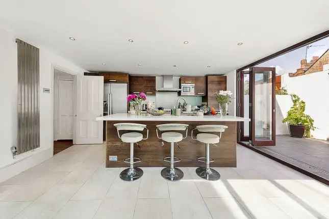 4 Bedroom House for Sale in Battersea SW11