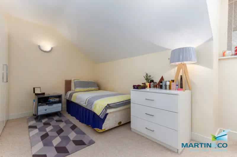 1 Bedroom Flat For Sale Stunning Purpose Built Apartment