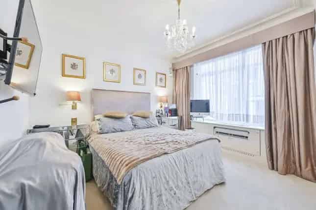 1 Bedroom Flat for Sale in Park Lane Mayfair
