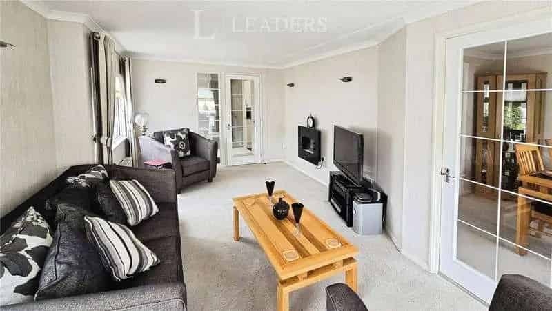 2 Bed Park Home for Sale Broadway Cotswolds Chain Free