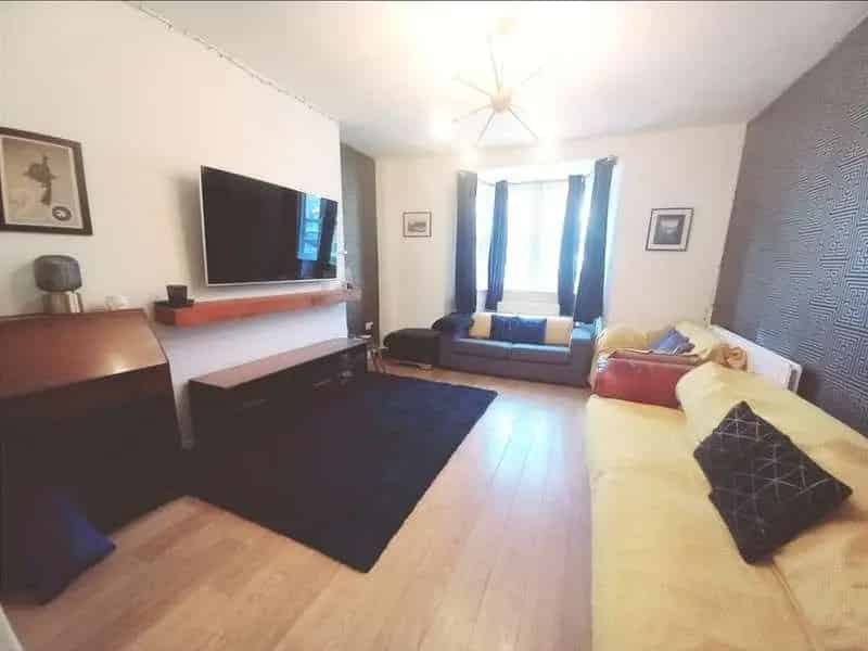 3 Bed House for Sale Near Town Centre