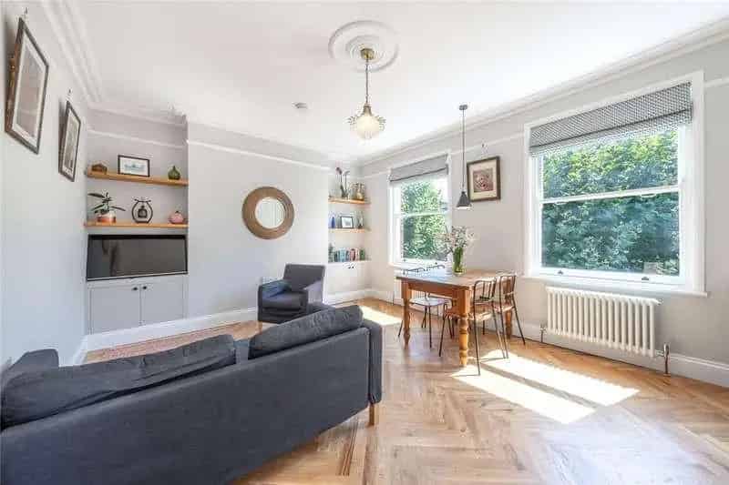 2 Bed Flat for Sale - Refurbished Apartment near Warwick Avenue