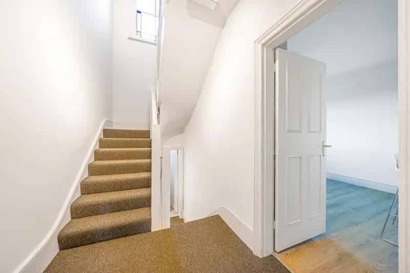 Three-Bedroom Split Level Flat Gipsy Road Professional Sharers HMO