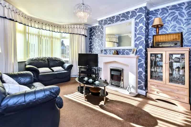 Spacious 3-Bed Semi-Detached Home with Large Garden and Garage
