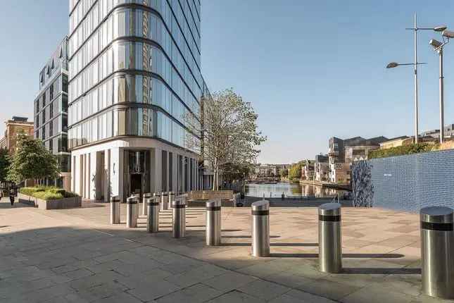 Flat to rent in City Road, London EC1V