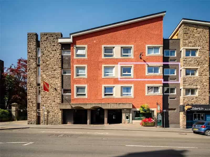 2 Bedroom Flat for Sale on Edinburghs Royal Mile
