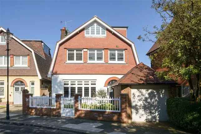 Detached House for Sale in Vanbrugh Road London W4