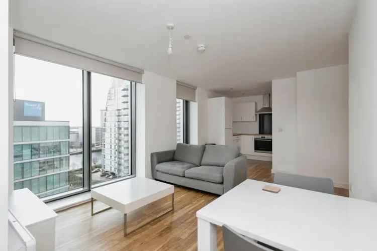 2-Bed Salford Quays Apartment - Modern, Spacious, Chain-Free