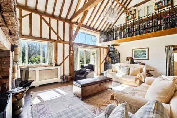 5 Bedroom Barn Conversion Near Kings Langley