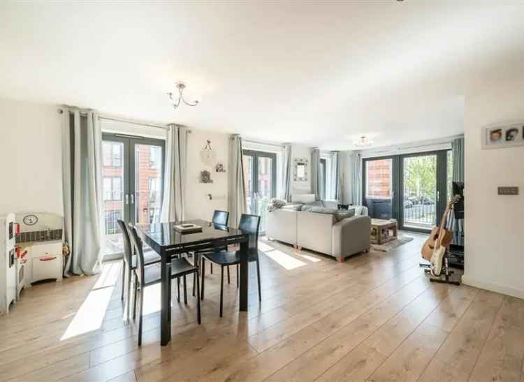 3 Double Bedroom Apartment in Oval Quarter