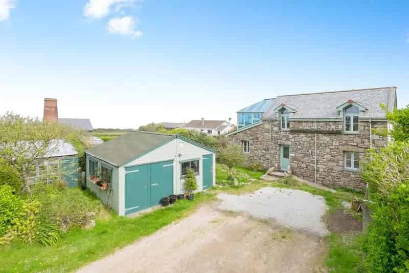 2 Bedroom Detached House for Sale