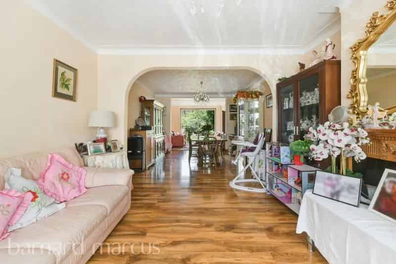 Five Bedroom Semi-Detached House Near Epsom Station