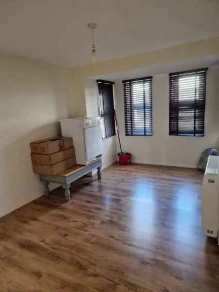 Flat For Rent in Rother, England