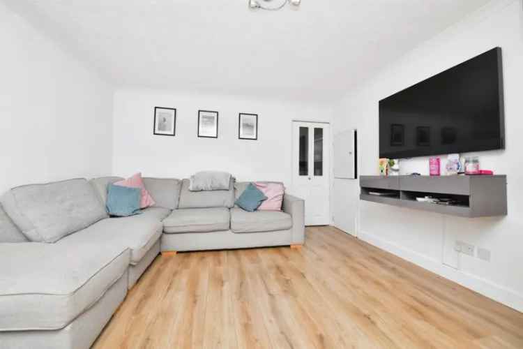 3-Bed Semi-Detached House with Modern Kitchen and Garden