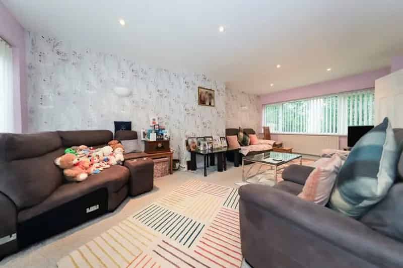 Four Bedroom Detached House With Garage And Driveway