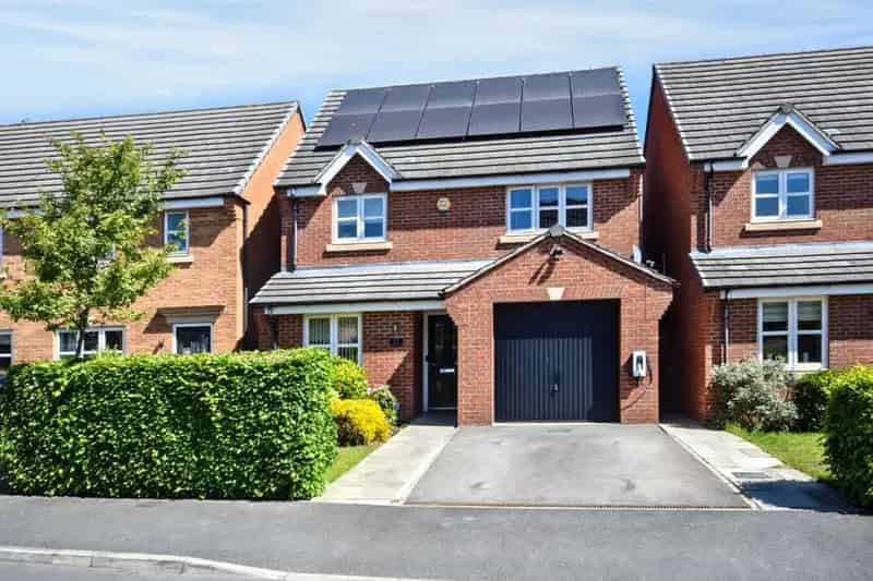 Three Bedroom Detached House in WF6 with Solar Panels and Ample Parking