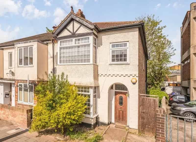 Tooting Semi-Detached House 3 Bed Freehold Chain Free