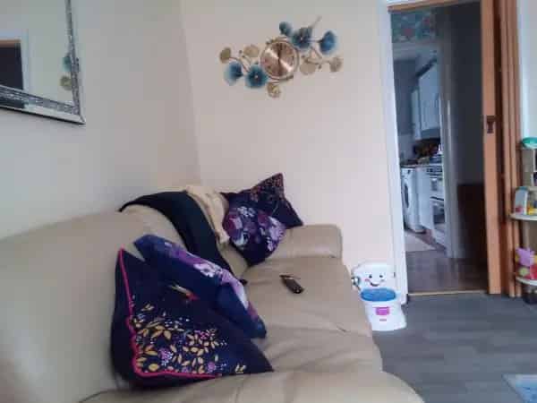 First Floor Flat Near Transport and Schools