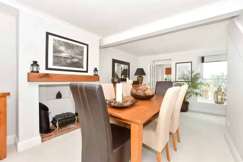 2 bedroom cottage for sale
