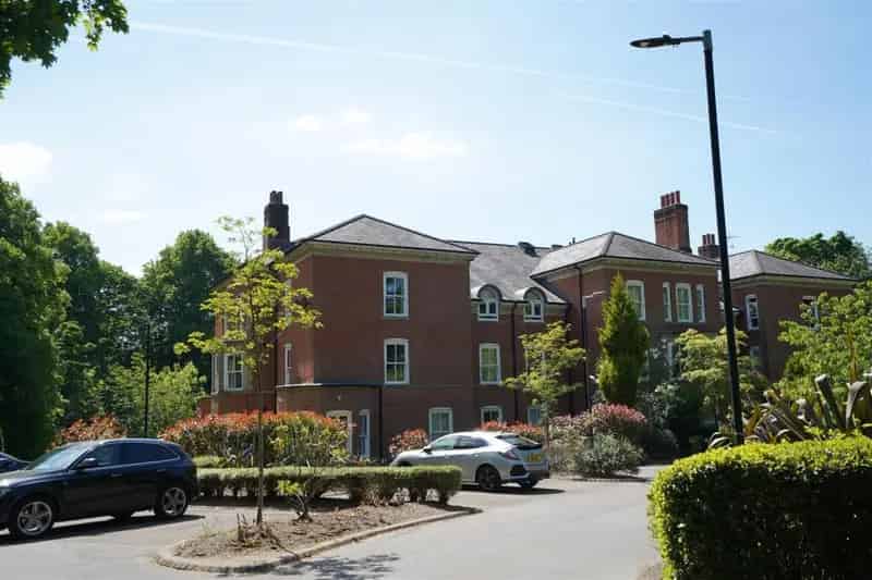 2 Bedroom Furnished Apartment Heaton