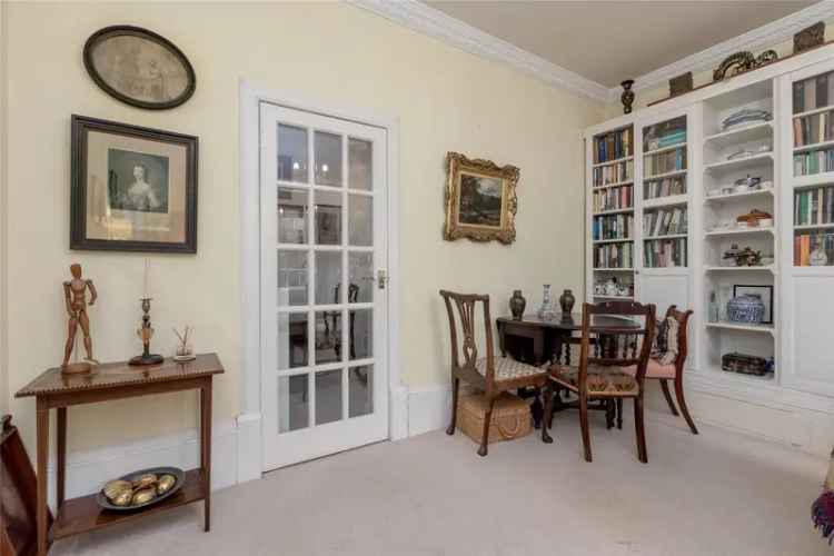 Elegant 2-Bed Garden Apartment in Edinburghs New Town