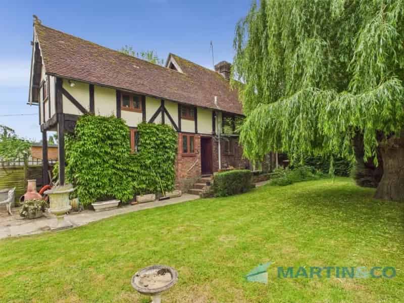 2 Bedroom Riverside Cottage For Sale