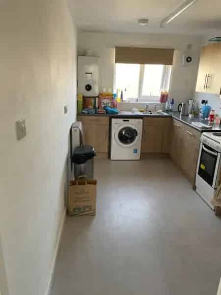 2 Bed Flat 2nd Floor New Kitchen