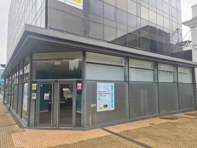 Modern Retail Unit Woking Town Centre Near Train Station