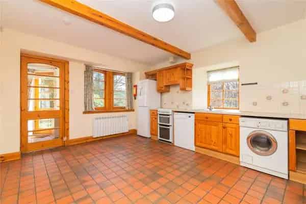 Glassert Cottage: 4-Bedroom Semi-Detached Cottage with Versatile Layout