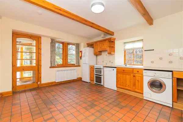 Glassert Cottage: 4-Bedroom Semi-Detached Cottage with Versatile Layout