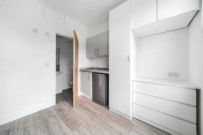 Gilmore Road Studio Apartment Furnished Ensuite