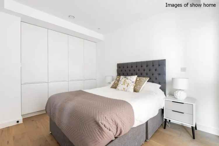 Flat For Sale in London, England