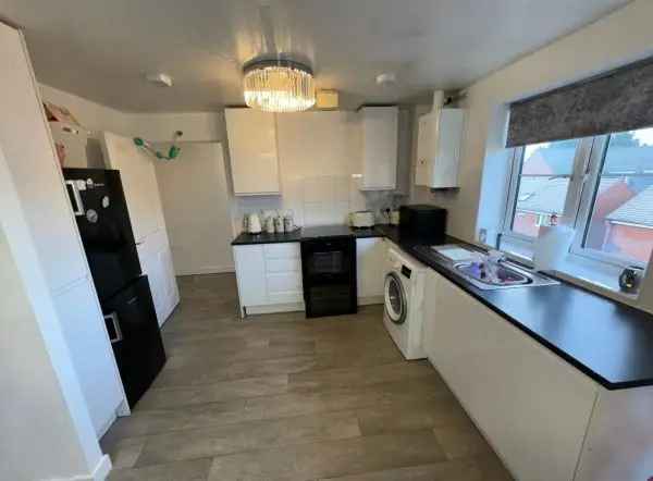 Flat For Rent in Watford, England