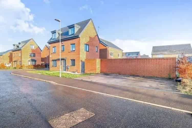 4 Bedroom Detached House to Rent Liverpool
