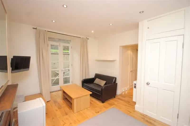 City Centre Studio Apartment - Permit Parking