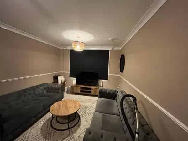 3 Bedroom House with Driveway and Big Garden