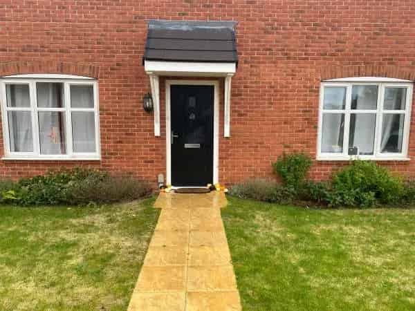 New Build Ground Floor Flat Near Park with Parking