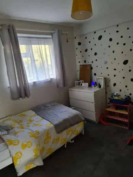 Updated 1 Bedroom Flat with Private Garden