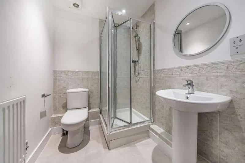 2 bed flat for sale