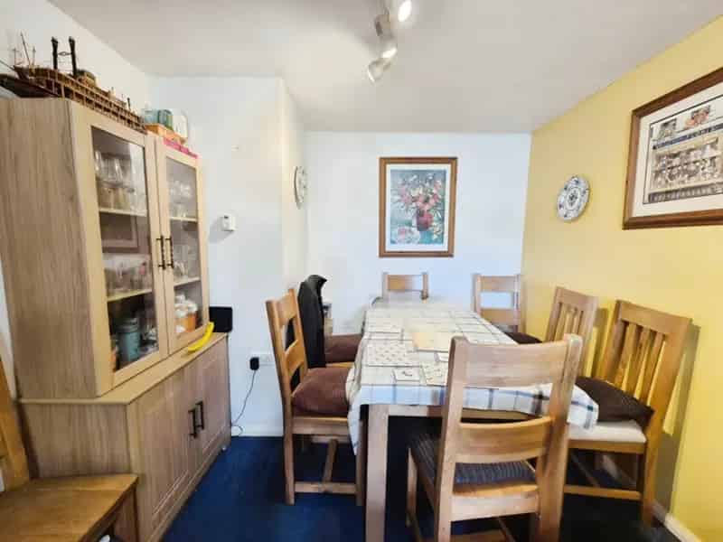 3 Bedroom End Terrace House For Sale