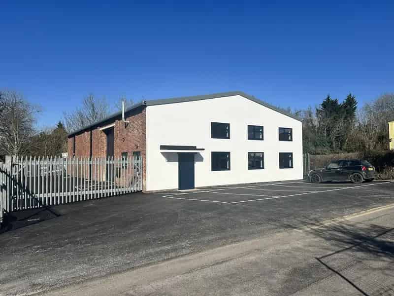 Refurbished Industrial Warehouse Unit To Let 3400sq ft