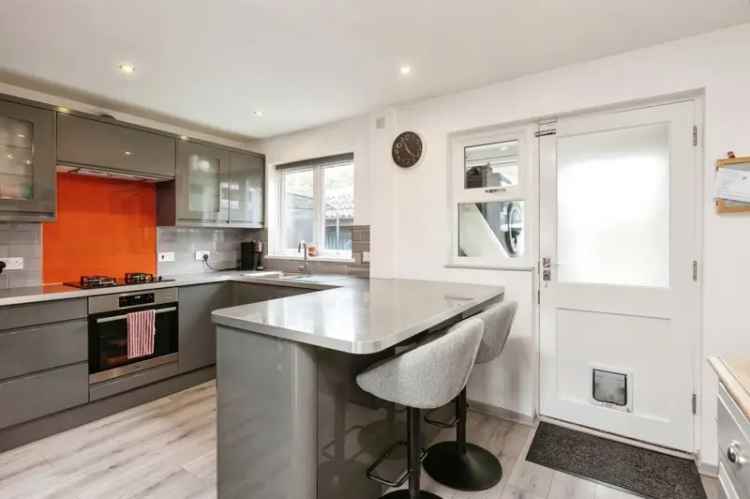 3 Bedroom House with Stunning Kitchen and Garden