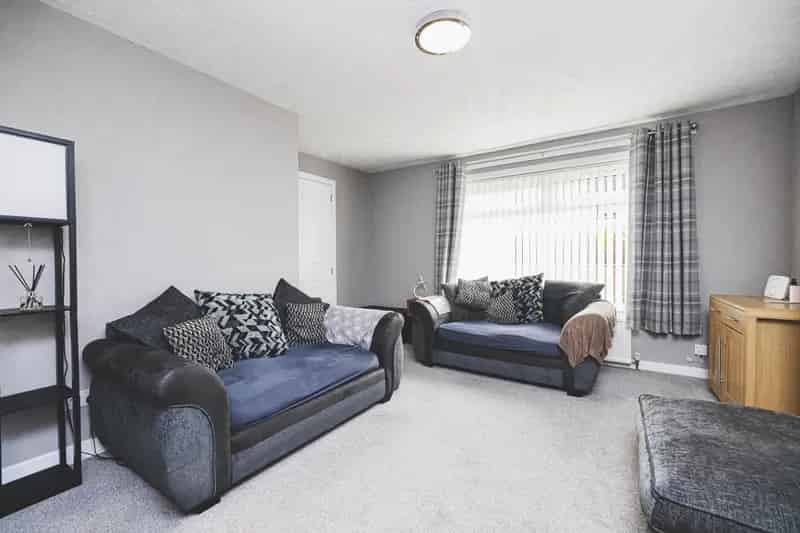 Sheddocksley Mid Terrace House 3 Beds Gas CH DG Modern Kitchen