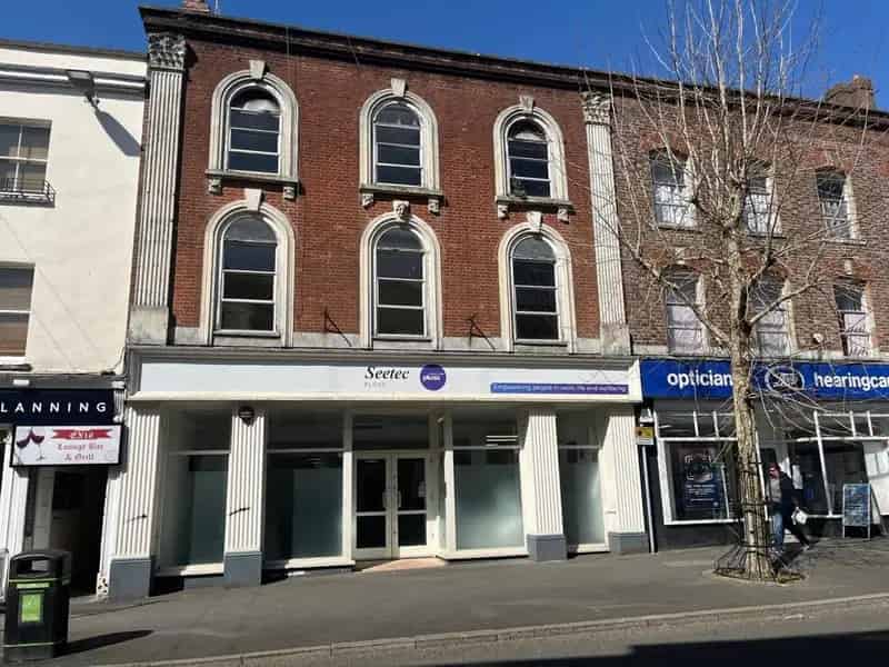 Town Centre Shop Premises 2978 sq ft Prime Location
