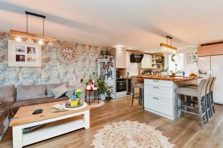 3 Bed Mid Terrace House Devizes Open Plan Kitchen Diner Orangery Private Driveway