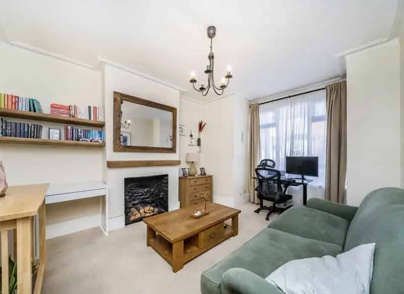 One Bedroom Maisonette with Private Garden - Ideal for First Time Buyers